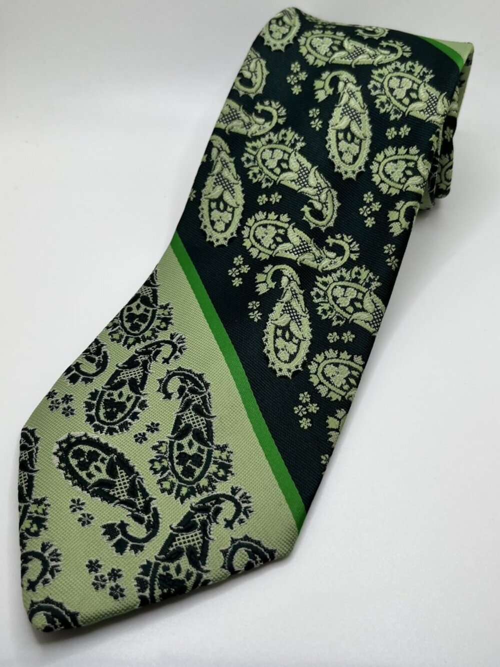 Vintage Superba Tie Mens Green Paisley Classic 60s 70s Polyester Necktie 54 x 4